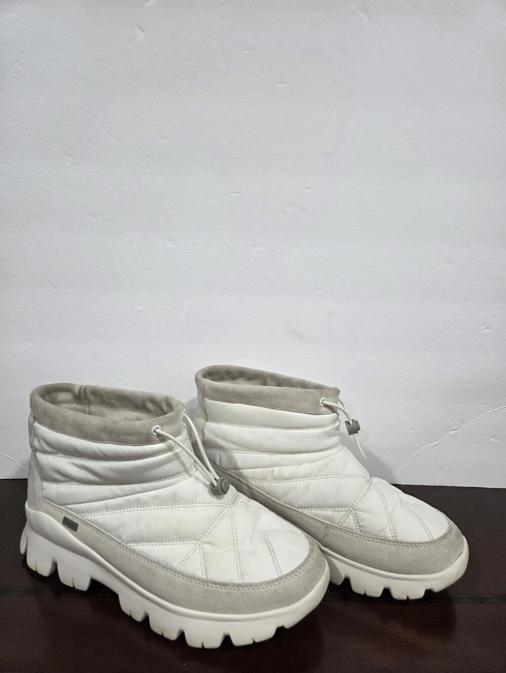 The North Face Women's White Winter Quilted Ankle Boots Sz.7.5